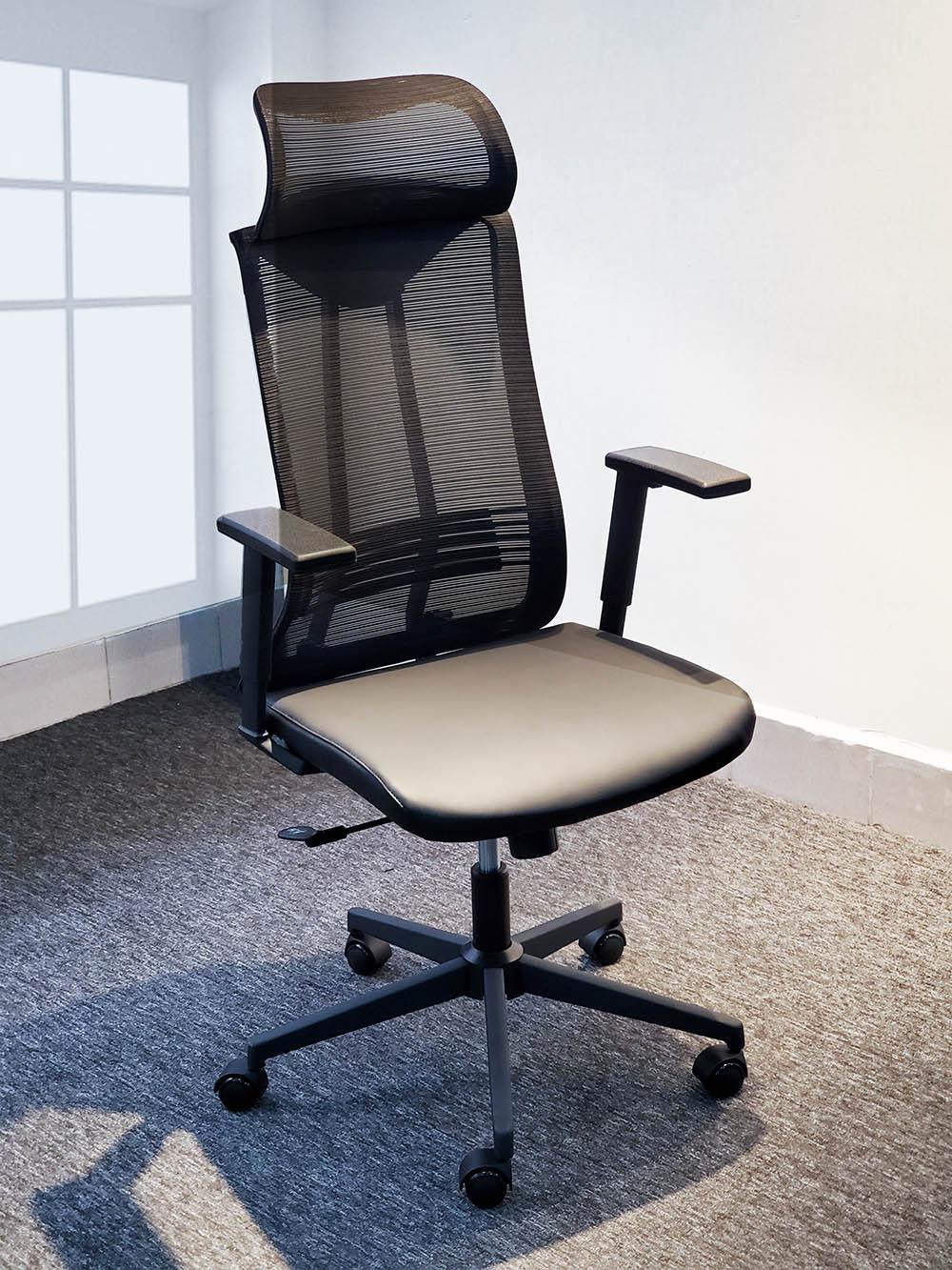 Neva Monarch Chair